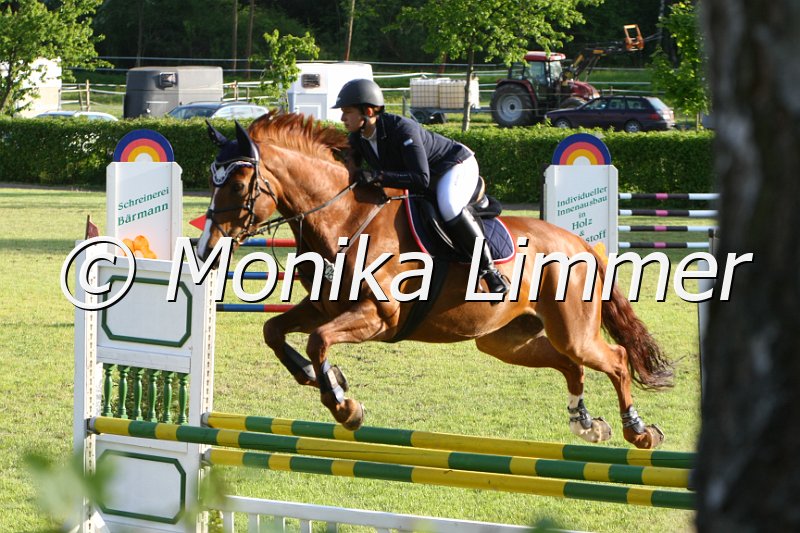 204M2027_Welcome_Stil Axx.JPG